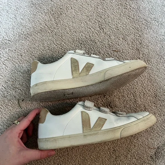 Veja gold Velcro sneakers - Picture 3 of 5
